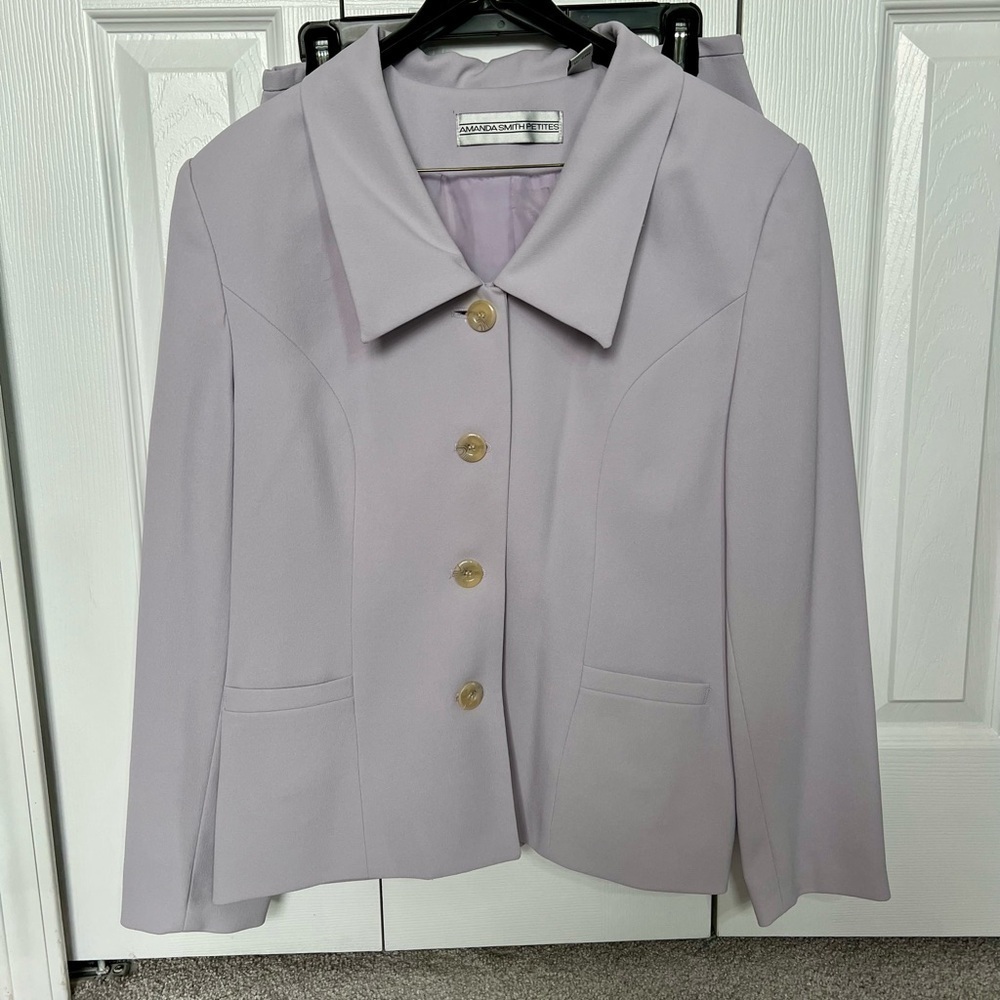 Elegant Lavender Women's Jacket with matching skirt. Amanda Smith Petites EUC